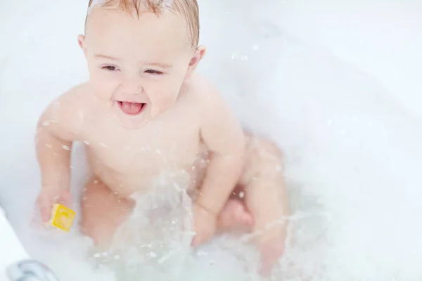 Salpicadura Splish Adorable Bebé Jugando Con Juguete Mientras Baña —  Fotos de Stock
