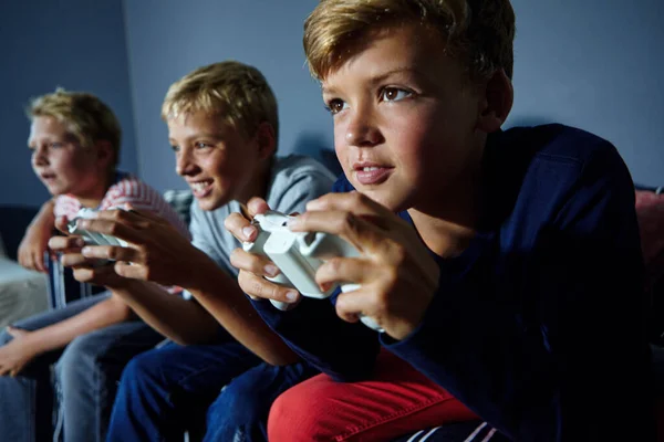 Bekam Sein Spielgesicht Aufgesetzt Junge Spielen Videospiele — Stockfoto