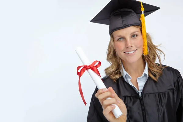 Büszke Vagyok Hogy Lediplomáztam Vonzó Fiatal Kezében Egyetemi Diploma Miközben — Stock Fotó