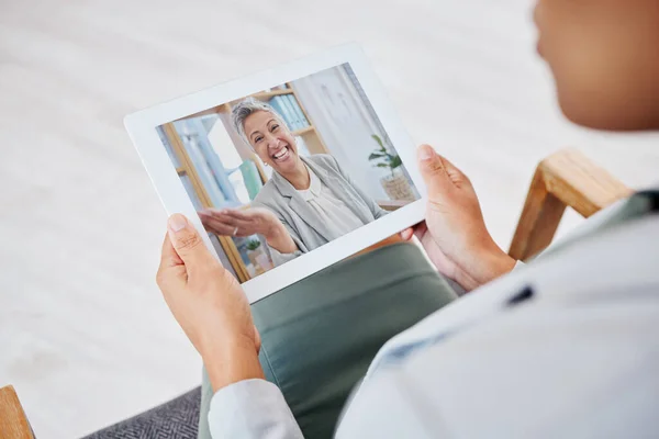 Stock image Video call, tablet screen and women in virtual therapy, counseling or psychology support, discussion and helping. Happy psychologist people talking on digital tech in webinar or online meeting chat.