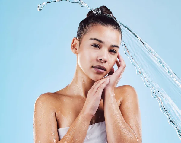 Retrato Limpeza Mulher Com Água Cuidados Com Pele Tratamento Luxo — Fotografia de Stock