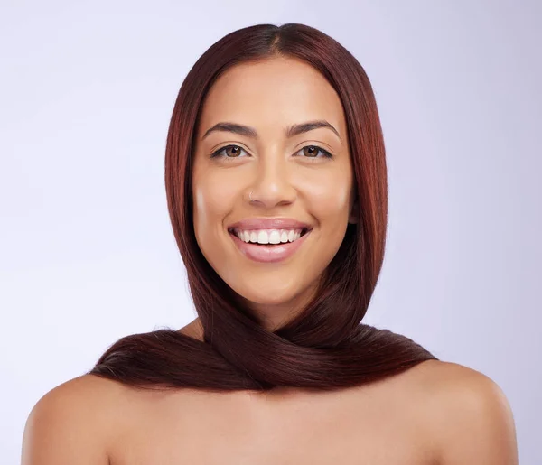 Pielęgnacja Włosów Szczęśliwa Kobieta Portret Studio Pięknem Fryzurą Wzrostu Stylizacji — Zdjęcie stockowe