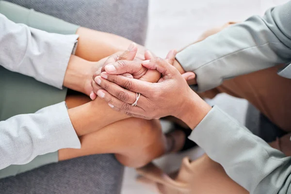 Жінки Тримають Руки Підтримку Терапії Співпереживання Допомогу Депресією Психічним Здоров — стокове фото