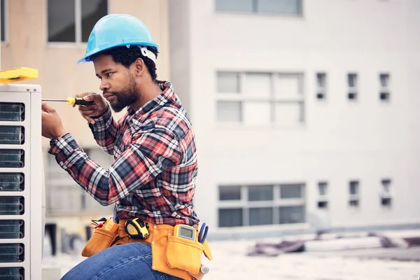 Homem Negro Eletricista Manutenção Com Engenharia Reparação Com Faz Tudo — Fotografia de Stock
