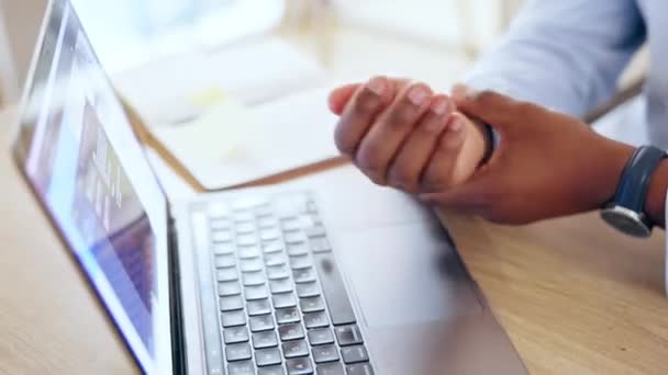 Laptop Hands Arthritis Business Person Closeup Working Alone Office Computer — Stock Video