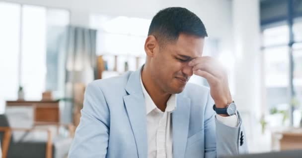 Biznesmen Ból Głowy Stres Podczas Wypalenia Zmęczenia Lub Przepracowania Biurze — Wideo stockowe