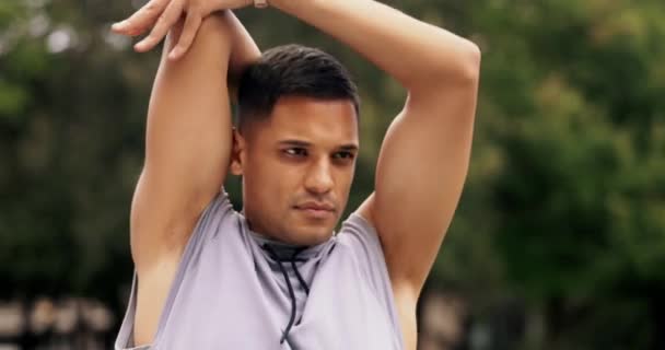 Fitness Stretching Uomo Outdoor Atleta Con Focus Sport Allenamento Allungamento — Video Stock