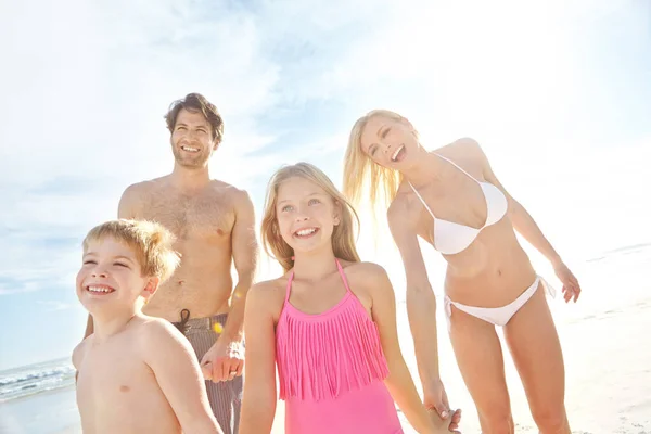 Brighter Days Here Happy Young Family Enjoying Sunny Day Beach — Stock Photo, Image