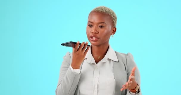 Teléfono Nota Voz Cara Mujer Negra Sobre Fondo Azul Para — Vídeo de stock