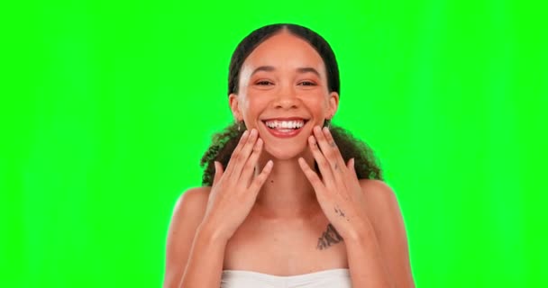 Portret Piękno Zabawna Twarz Kobietą Zielonym Tle Ekranu Studiu Odnowy — Wideo stockowe