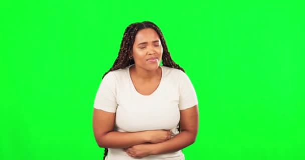 Chorą Czarną Kobietę Ból Brzucha Studiu Zielony Ekran Menstruacją Skurcze — Wideo stockowe