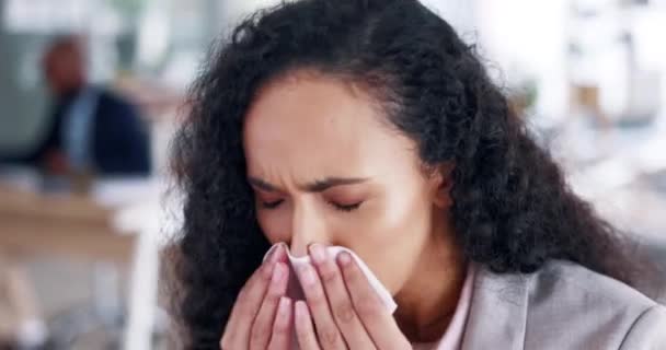 Beteg Orrfújós Tüsszögő Üzletasszony Irodában Vírussal Allergiával Influenzával Szöveti Egészségügyi — Stock videók