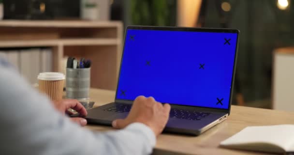 Tela Verde Laptop Homem Escritório Para Site Pesquisa Trabalho Internet — Vídeo de Stock