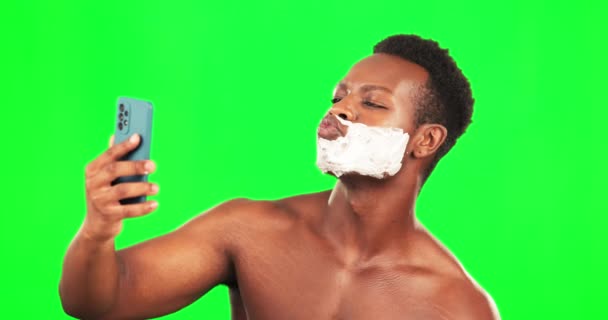 Selfie Traş Somurtma Stüdyoda Yeşil Ekran Arka Planda Cilt Bakımı — Stok video