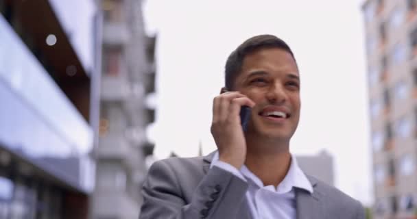 Obchodní Telefonní Hovor Komunikace Městě Šťastný Muž Mluvit Propojení Nebo — Stock video