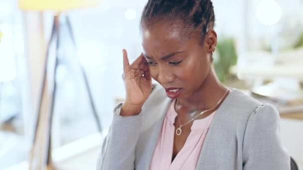 Siyahi Kadın Yerinde Baş Ağrısı Ağrı Işten Sonra Yorgunluk Yorgunluk — Stok video