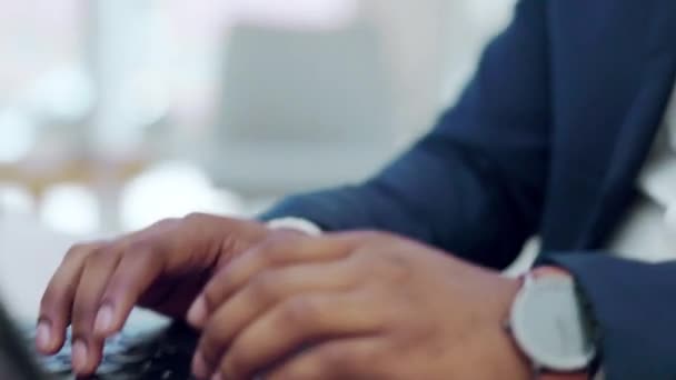 Бизнес Чернокожий Человек Уставший Уставший Головной Боли Стресса Изнуренный Ноутбуком — стоковое видео