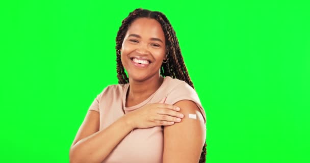 Vacunación Pantalla Verde Cara Mujer Feliz Con Yeso Brazo Para — Vídeos de Stock