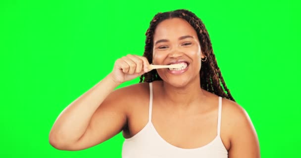 Tela Verde Rosto Mulher Feliz Escovando Dentes Estúdio Para Bem — Vídeo de Stock