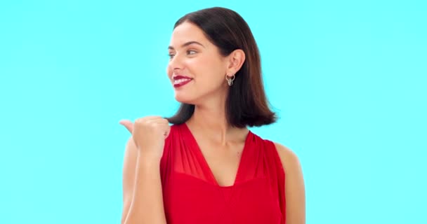 Cara Mujer Señalando Promoción Con Belleza Sonrisa Mostrando Maqueta Para — Vídeos de Stock