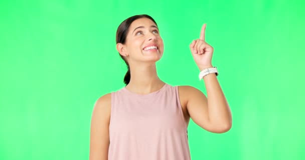 Visage Femme Pointant Vers Haut Écran Vert Avec Bonheur Sourire — Video