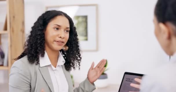 Επιχειρηματικός Σύμβουλος Γυναίκες Κατάρτιση Των Εργαζομένων Ομιλία Brainstorming Ένα Έργο — Αρχείο Βίντεο