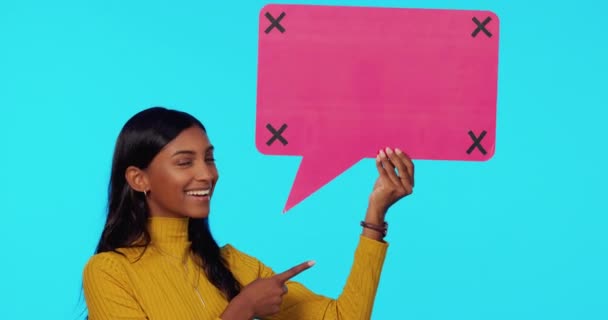 Social Media Point Woman Face Speech Bubble Studio Opinion Marketing — Stock Video