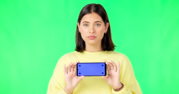 Telefon Zelená Obrazovka Nespokojená Žena Izolované Pozadí Studia Pro Webové — Stock video
