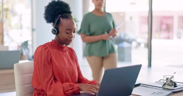 Ügyfélszolgálat Laptop Menedzser Együttműködés Nők Telemarketing Csapat Kereskedelem Lépjen Kapcsolatba — Stock videók