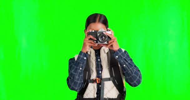 Podróże Zielony Ekran Kobieta Aparat Fotograficzny Studio Kemping Przygody Świeżym — Wideo stockowe