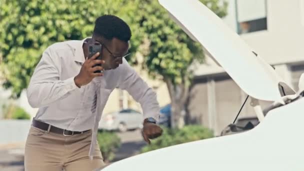 Araba Sorunu Kızgın Siyah Adam Işe Geç Gelen Sinirli Bir — Stok video