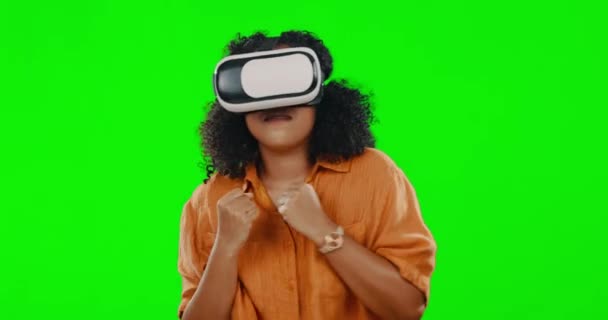 Tela Verde Luta Mulher Com Óculos Realidade Virtual Metaverso Fitness — Vídeo de Stock