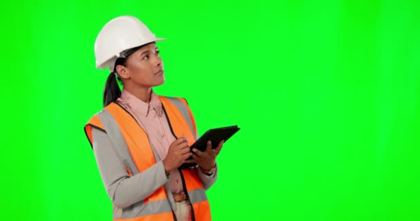 Tablet Myślenie Pracownik Budowlany Kobieta Zielonym Tle Ekranu Studio Planowania — Wideo stockowe