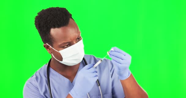 Médico Vacina Covid Com Homem Negro Tela Verde Para Cuidados — Vídeo de Stock