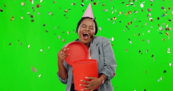 Mulher Negra Presente Confete Com Festa Tela Verde Animado Sobre — Vídeo de Stock