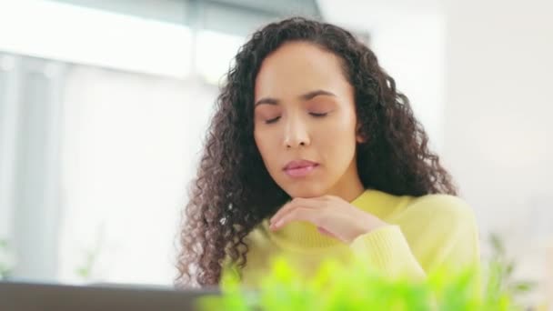 Berpikir Bekerja Jauh Dan Wanita Bisnis Laptop Rumah Untuk Perencanaan — Stok Video