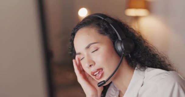 Stress Huvudvärk Och Kvinna Call Center Frustrerad Och Överväldigad Arbetsbelastning — Stockvideo