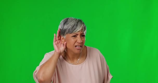 Слушает Слышит Пожилая Женщина Зеленом Экране Жестом Руки Глухоты Проблемы — стоковое видео