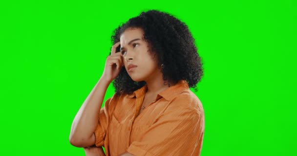 绿色的屏幕 思维和女人的困惑 质疑和怀疑在工作室的背景下 为什么和沮丧的人有一种态度 困惑和思想与面部表情和不确定 — 图库视频影像