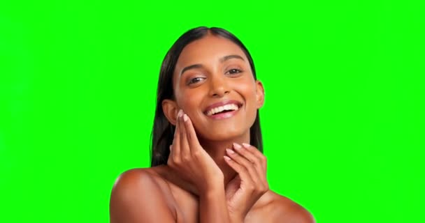 緑の画面 スタジオ 色の背景に幸せな女性 自然なスキンケアと顔 健康的な美的輝き 自信や顔の幸福と女性モデルの笑顔の美しさ 皮膚科と肖像画 — ストック動画