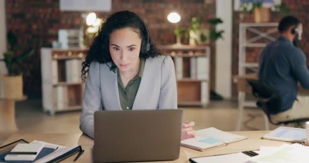 Laptop Call Center Consulting Vrouw Spreken Praten Het Kantoor Van — Stockvideo