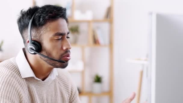 Adamı Çağrı Merkezi Müşteri Hizmetlerinde Kulaklıkla Danışmanlık Yerinde Destek Mutlu — Stok video