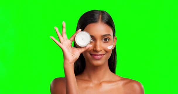 Stüdyoda Krema Kavanoz Yeşil Ekran Mutlu Kadın Yüz Kozmetik Ürünleri — Stok video