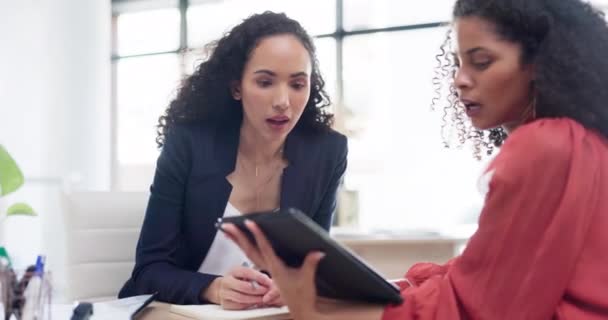 Командна Робота Планшетні Ділові Жінки Які Тренуються Офісі Допомагають Співпрацювати — стокове відео