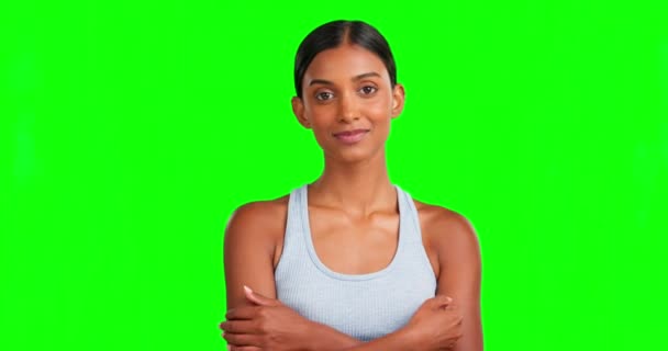 脸色苍白 快乐健康的女人 手臂交叉在绿色的屏幕上锻炼 锻炼或锻炼 运动肖像 私人教练和自信的运动员对我们的个别模仿 — 图库视频影像