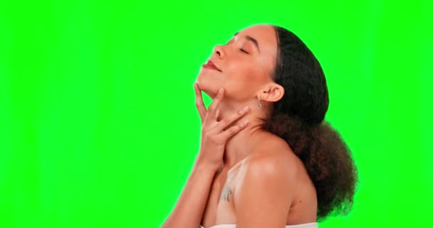 Schönheit Hautpflege Und Berührung Mit Einer Frau Auf Grünem Leinwandhintergrund — Stockvideo