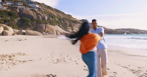 Spinning Happy Face Couple Beach Playful Bonding Summer Break Laughing — Stock Video