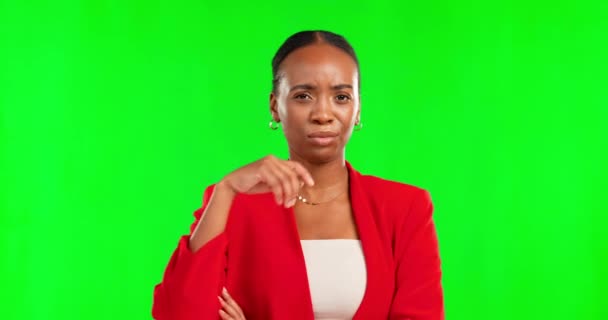 Nieszczęśliwy Zielony Ekran Twarz Czarnej Kobiety Wątpliwościami Odizolowanej Tle Studia — Wideo stockowe