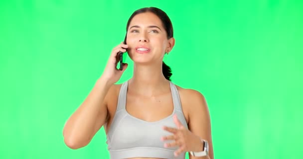 Телефонний Дзвінок Посмішка Захоплення Жінкою Зеленому Екрані Фоні Студії Спілкування — стокове відео
