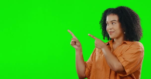 Zelená Obrazovka Studio Tvář Šťastná Žena Ukazují Maloobchodní Promo Informace — Stock video